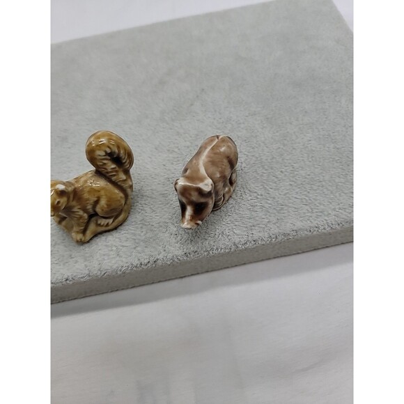 2 Wade Whimsies Figurines Squirrel & Pig  Mini porcelain animals - Picture 4 of 16